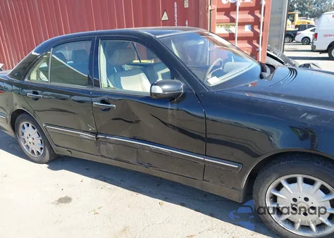 2001 Mercedes-Benz E 320 из США, поврежденный, VIN WDBJF65JX1B358704